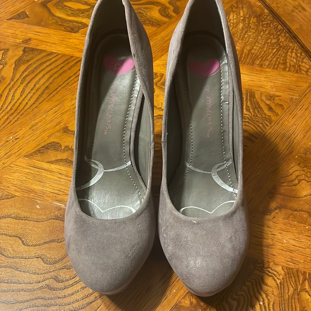 Used gray pumps